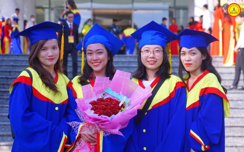 Admissions to Saigon University College