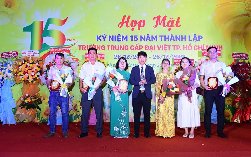 Admissions to Saigon University College