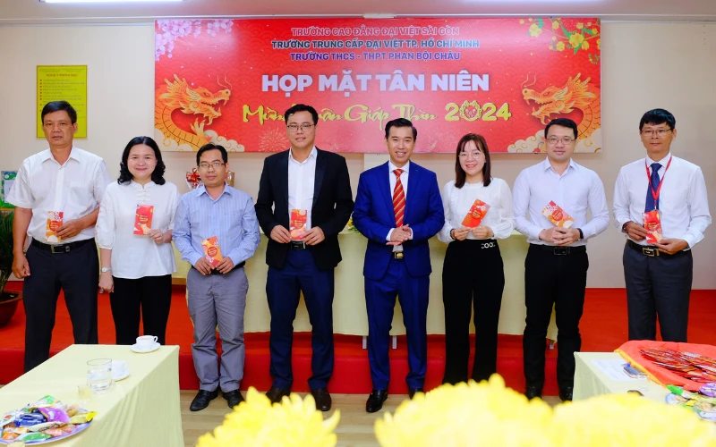 Admissions to Saigon University College