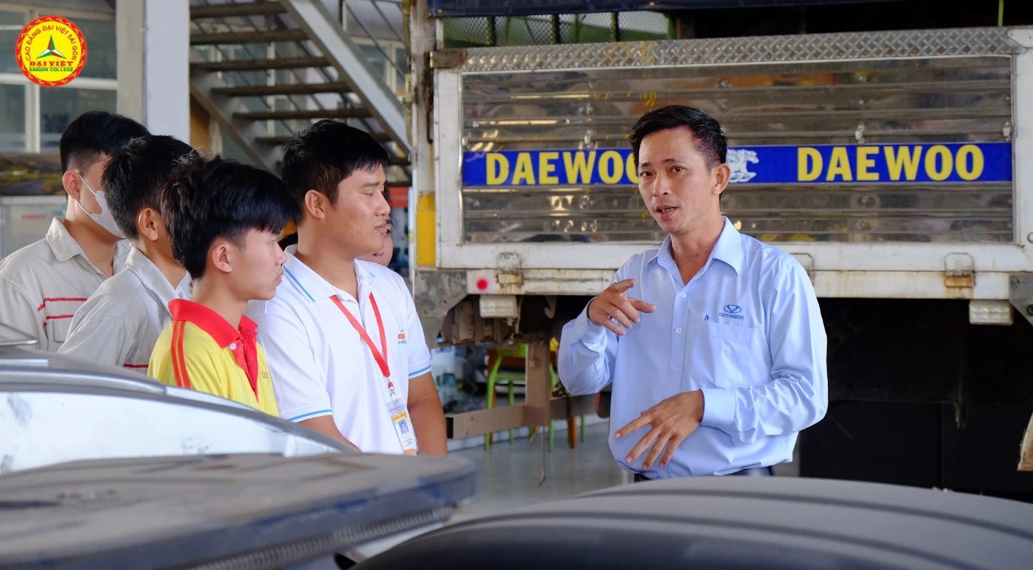 Strengthening Skills and Opportunities for Youth Entrepreneurship | Dai Viet Saigon College