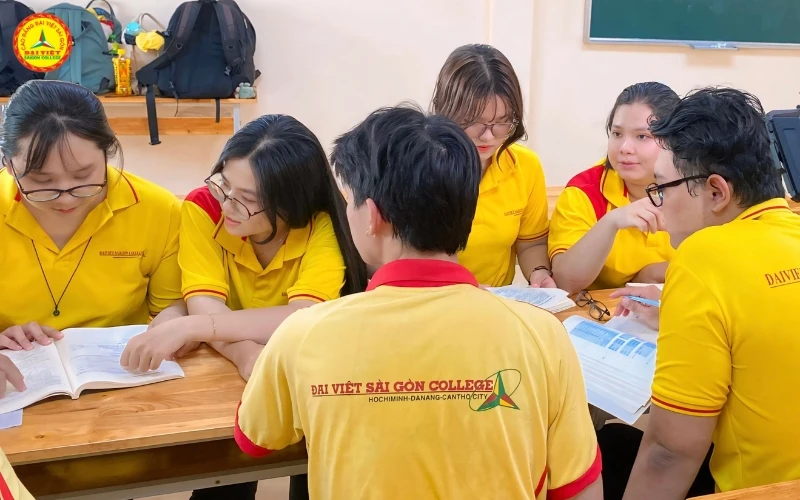 Admissions to Saigon University College