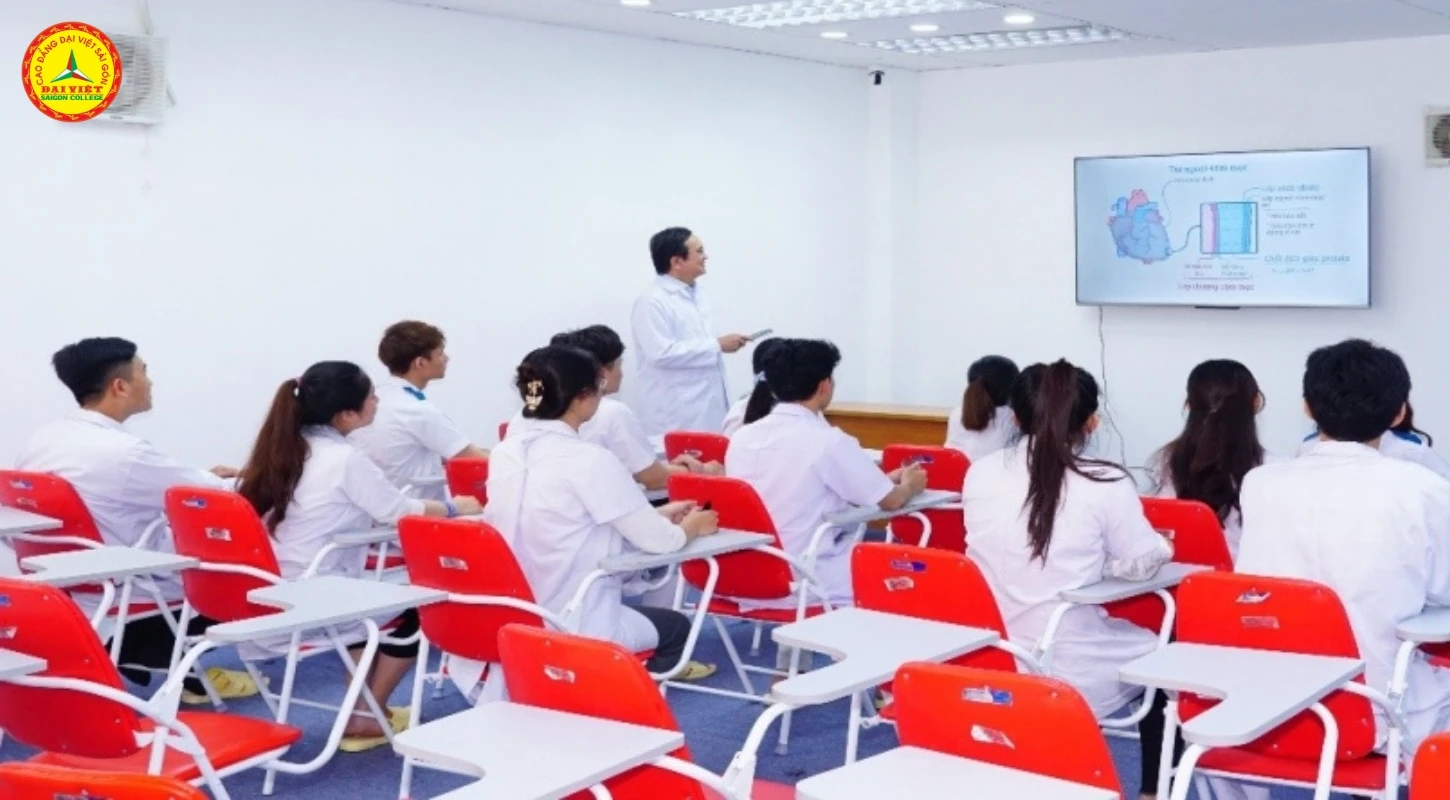 Why Study Pharmacy at Đại Việt Sài Gòn College?