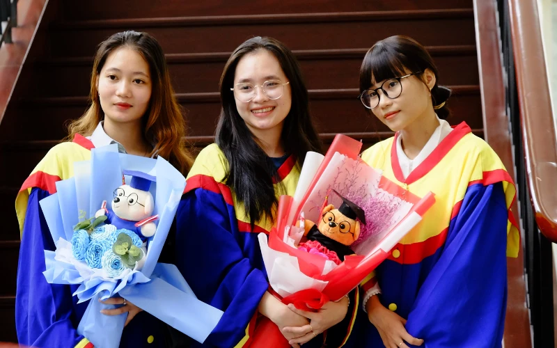 Admissions to Saigon University College