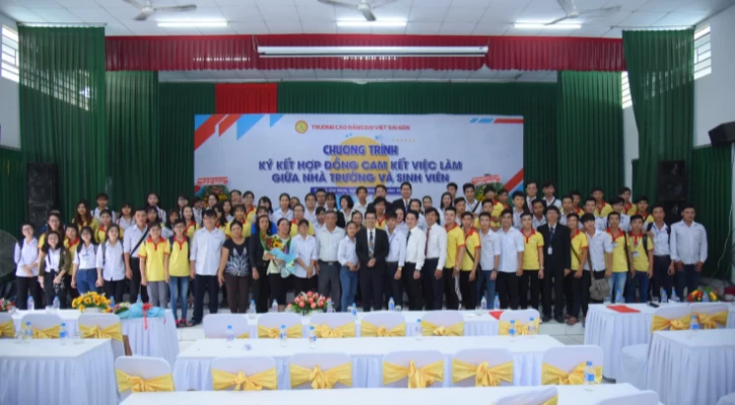 Images of the Signing Ceremony for Collaboration Between the School and Enterprises on June 20, 2018 | Dai Viet Saigon College